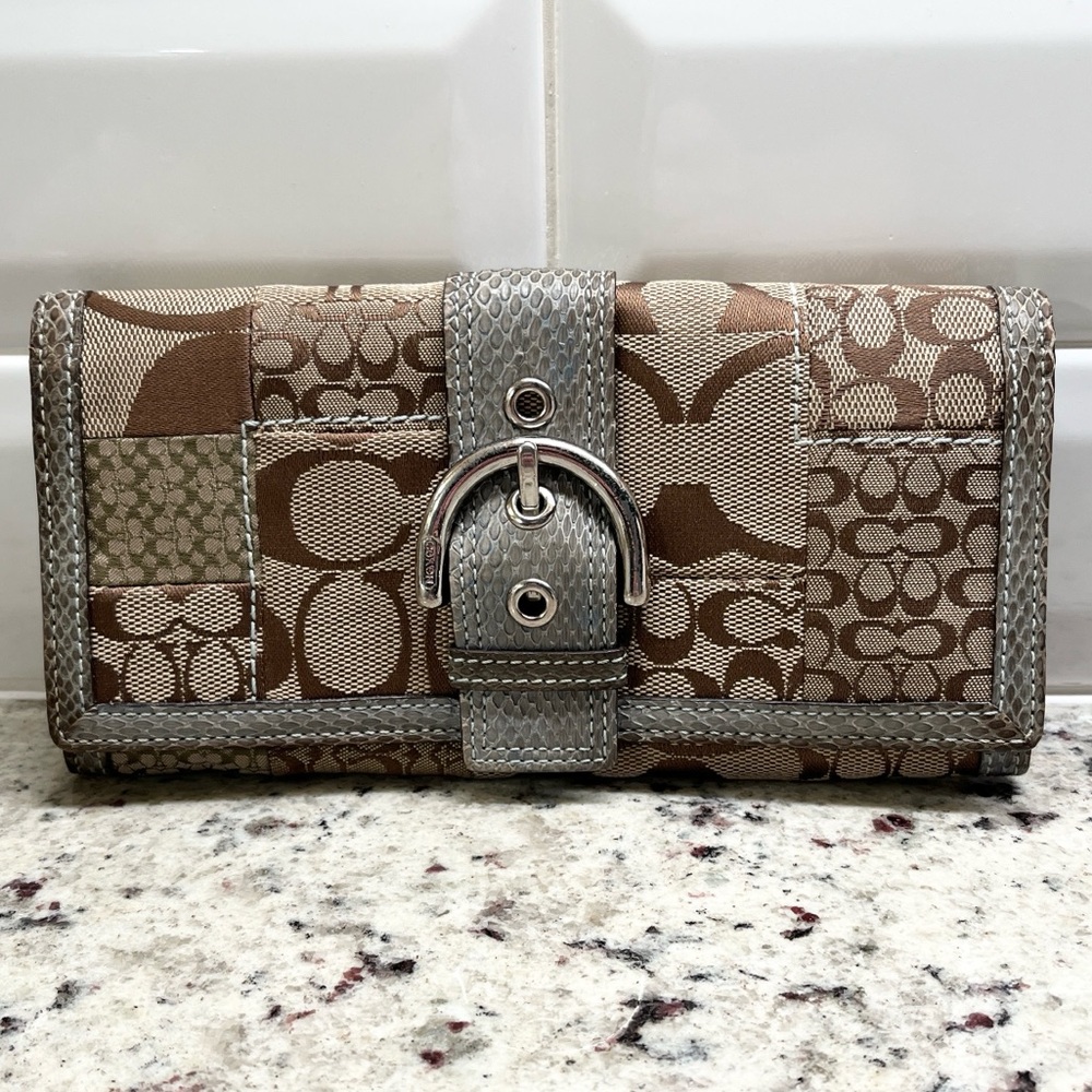 Coach Vintage Patchwork Soho Wallet EUC - image 1